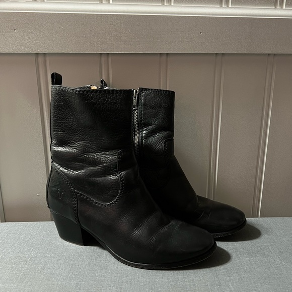 Frye Shoes - Black leather heeled Frye Boots